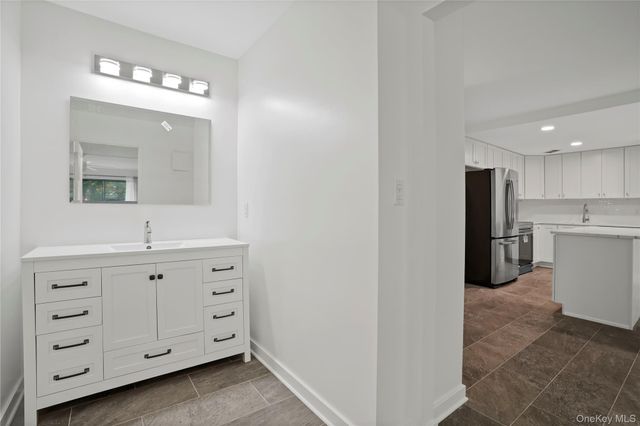 300 High Point Drive 314, Hartsdale, NY 10530
