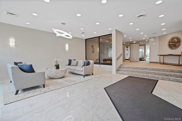 300 High Point Drive 314, Hartsdale, NY 10530