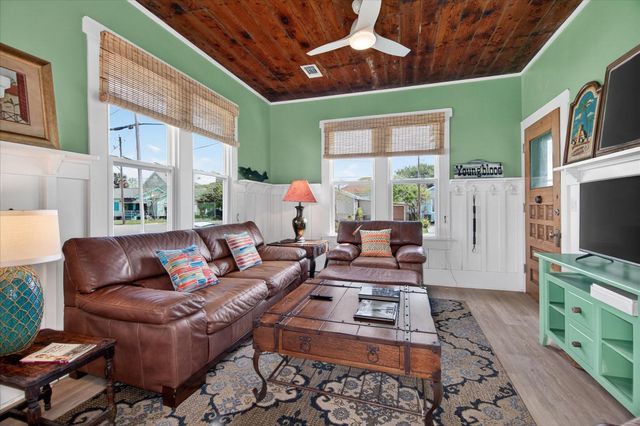 2407 37th Street, Galveston, TX 77550