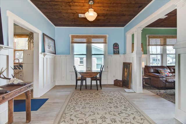 2407 37th Street, Galveston, TX 77550