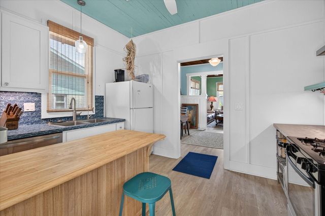 2407 37th Street, Galveston, TX 77550