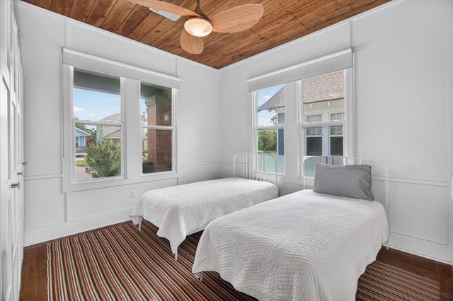 2407 37th Street, Galveston, TX 77550