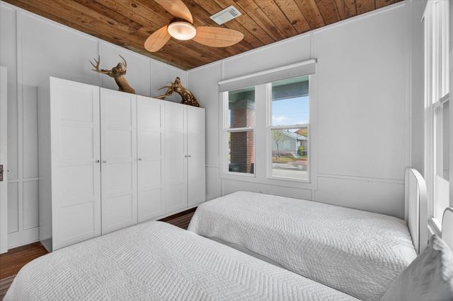 2407 37th Street, Galveston, TX 77550