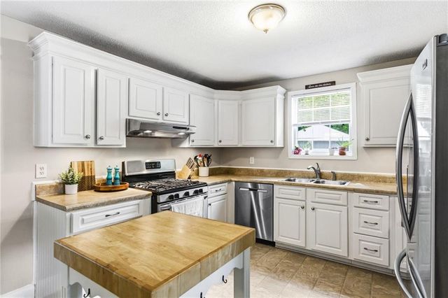 108 Rose Creek Lane, Woodstock, GA 30189