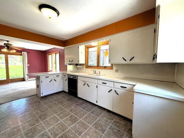 1447 Sterling Street S, Maplewood, MN 55119