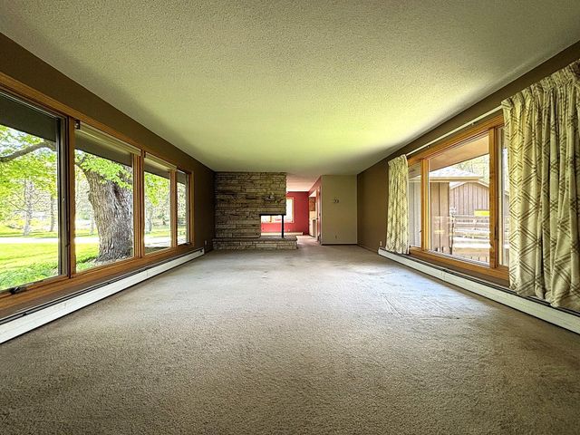 1447 Sterling Street S, Maplewood, MN 55119