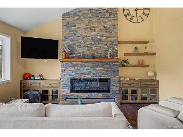 38 Navajo Ct, Lyons, CO 80540