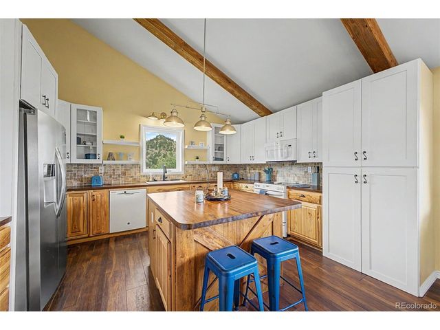 38 Navajo Ct, Lyons, CO 80540