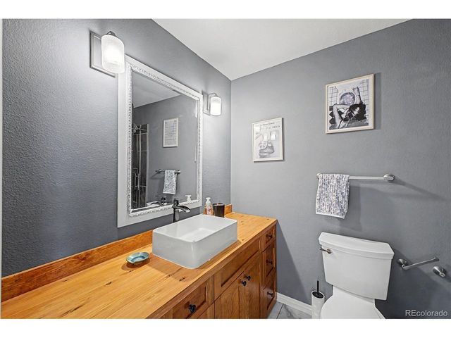 38 Navajo Ct, Lyons, CO 80540