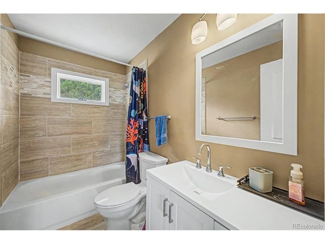 38 Navajo Ct, Lyons, CO 80540