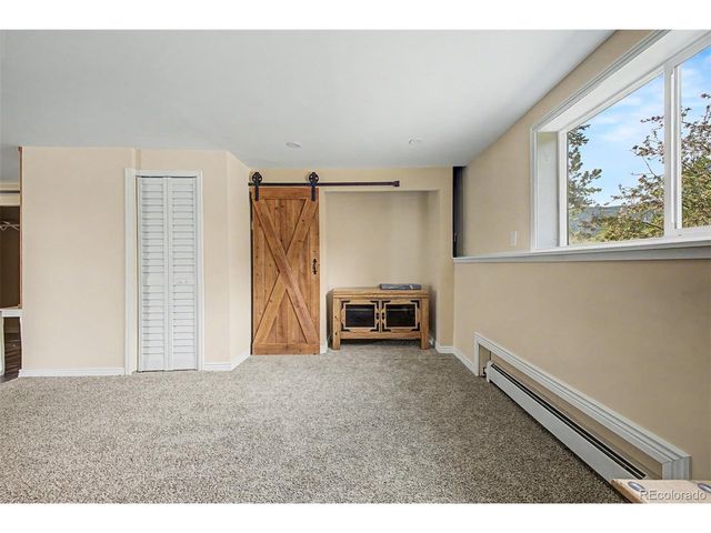 38 Navajo Ct, Lyons, CO 80540