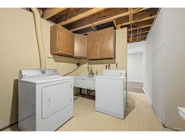 38 Navajo Ct, Lyons, CO 80540