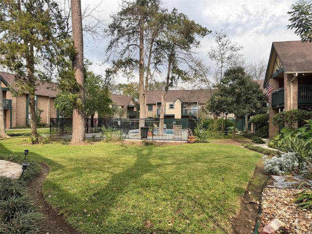 8225 Kingsbrook Road 116, Houston, TX 77024
