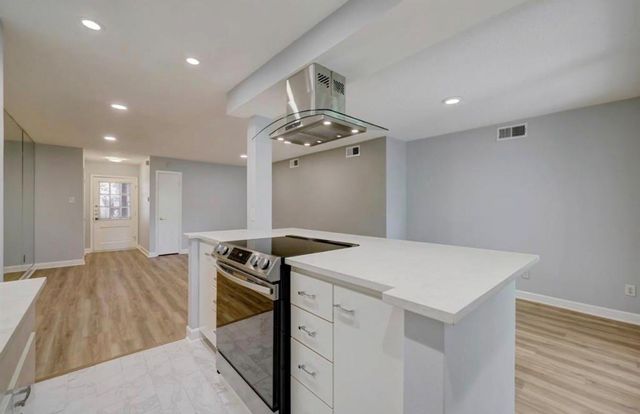 8225 Kingsbrook Road 116, Houston, TX 77024