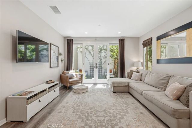 5573 Palm Drive, Hawthorne, CA 90250