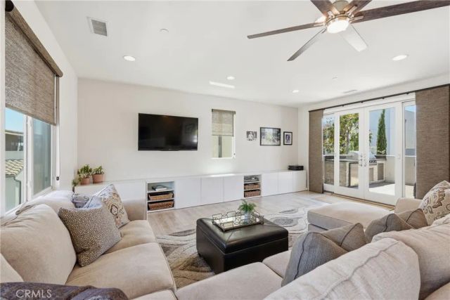 5573 Palm Drive, Hawthorne, CA 90250