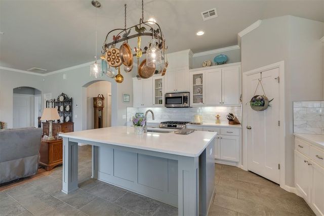 18500 Summer Grove Avenue, Edmond, OK 73012