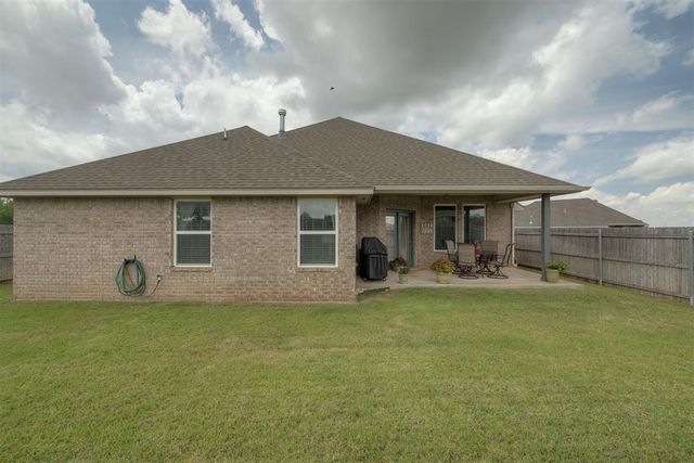 18500 Summer Grove Avenue, Edmond, OK 73012