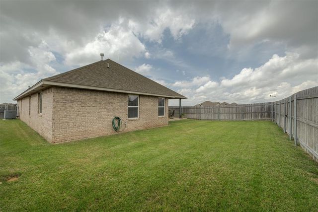 18500 Summer Grove Avenue, Edmond, OK 73012