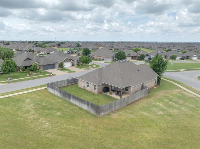 18500 Summer Grove Avenue, Edmond, OK 73012