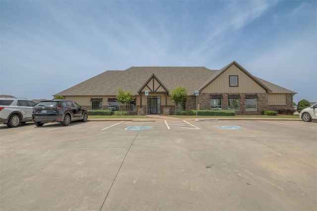 18500 Summer Grove Avenue, Edmond, OK 73012