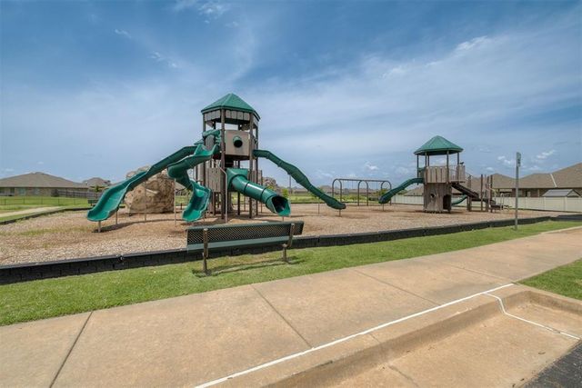 18500 Summer Grove Avenue, Edmond, OK 73012