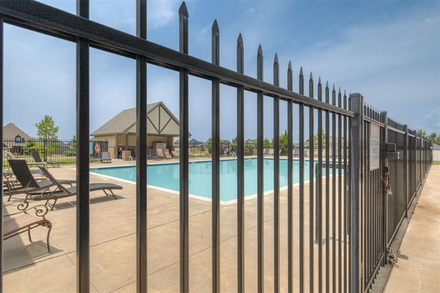 18500 Summer Grove Avenue, Edmond, OK 73012