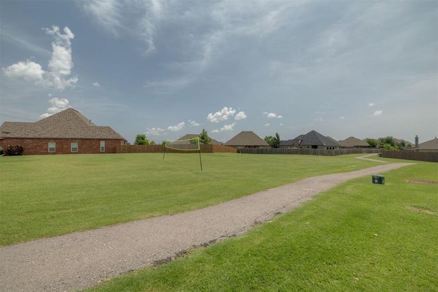 18500 Summer Grove Avenue, Edmond, OK 73012