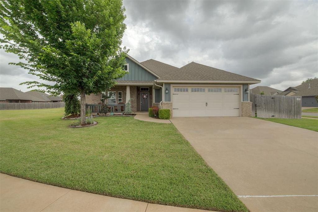 18500 Summer Grove Avenue, Edmond, OK 73012