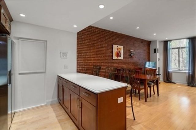 142 Commercial St 304, Boston, MA 02109