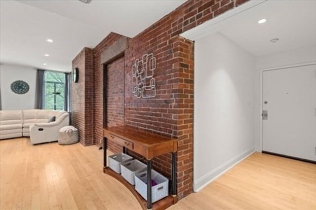 142 Commercial St 304, Boston, MA 02109