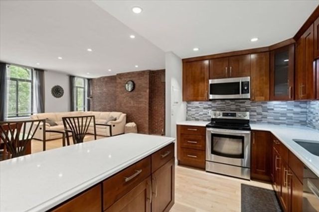 142 Commercial St 304, Boston, MA 02109
