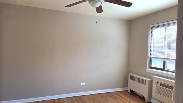 2038 W Jarvis Avenue 2F, Chicago, IL 60626