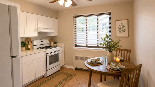 2038 W Jarvis Avenue 2F, Chicago, IL 60626