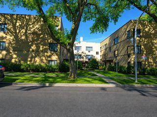2038 W Jarvis Avenue 2F, Chicago, IL 60626