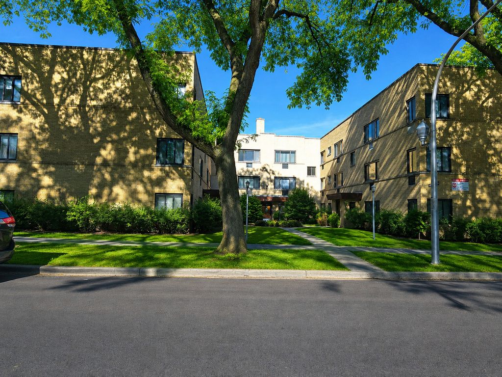 2038 W Jarvis Avenue 2F, Chicago, IL 60626