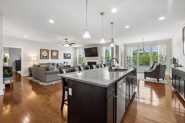 7016 Crimson Leaf Ln, College Grove, TN 37046