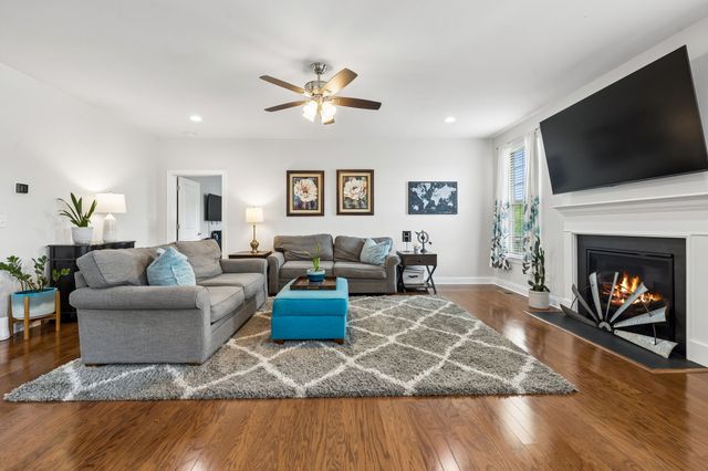 7016 Crimson Leaf Ln, College Grove, TN 37046
