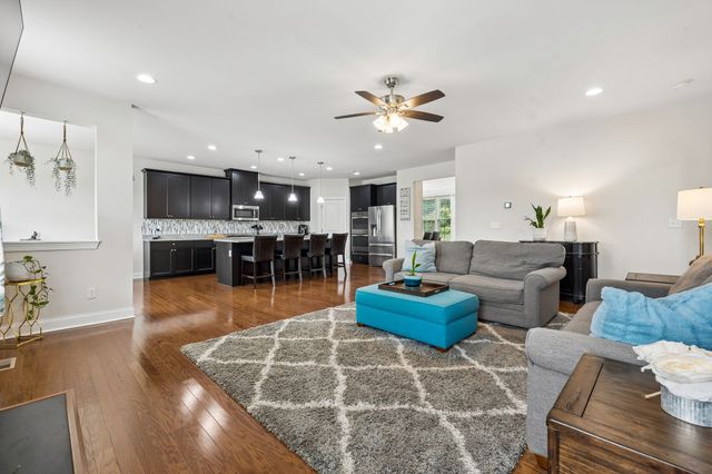 7016 Crimson Leaf Ln, College Grove, TN 37046