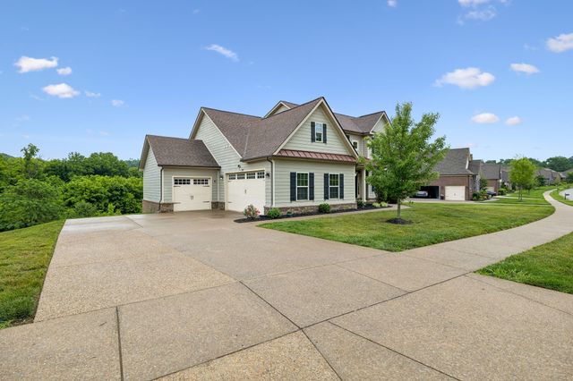 7016 Crimson Leaf Ln, College Grove, TN 37046