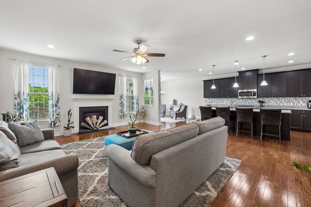 7016 Crimson Leaf Ln, College Grove, TN 37046