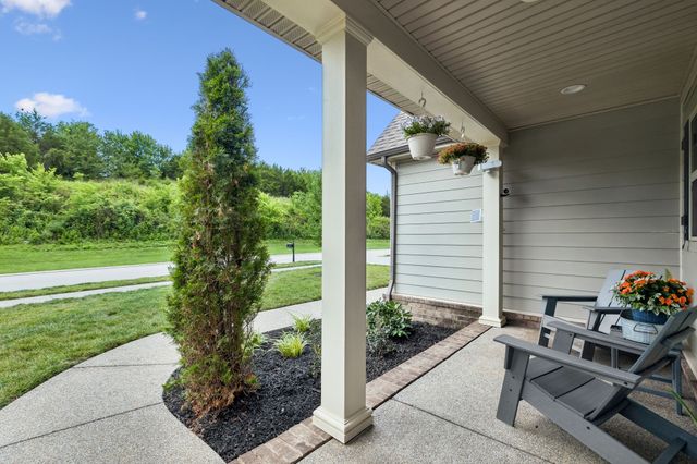 7016 Crimson Leaf Ln, College Grove, TN 37046