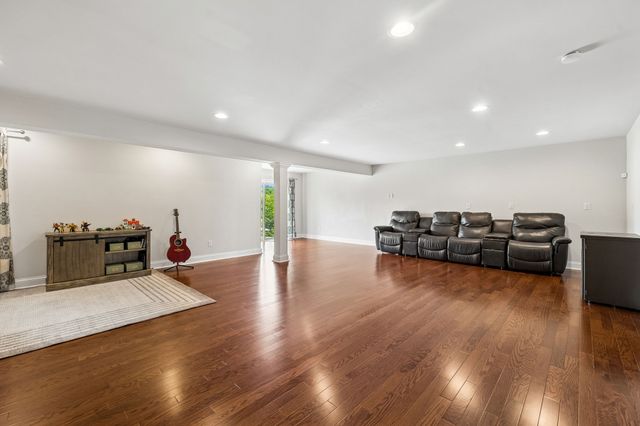7016 Crimson Leaf Ln, College Grove, TN 37046