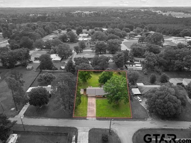 300 Joyner St, Omaha, TX 75571