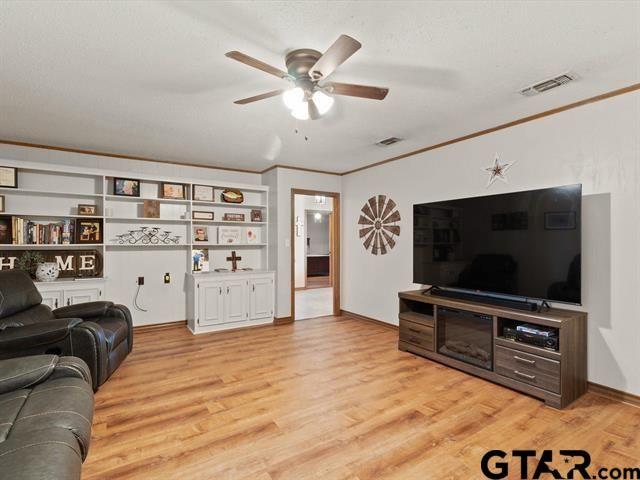 300 Joyner St, Omaha, TX 75571