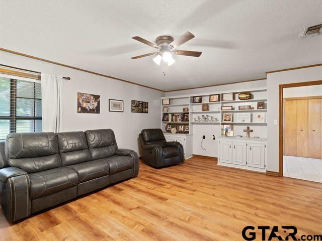 300 Joyner St, Omaha, TX 75571