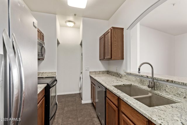 2950 W Louise Drive 204, Phoenix, AZ 85027