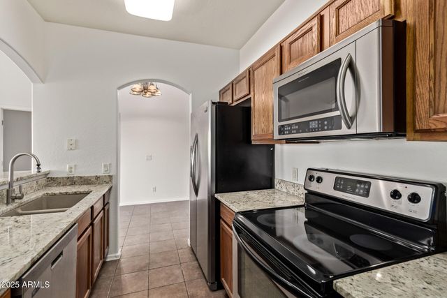 2950 W Louise Drive 204, Phoenix, AZ 85027