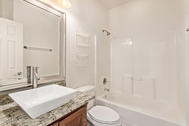 2950 W Louise Drive 204, Phoenix, AZ 85027