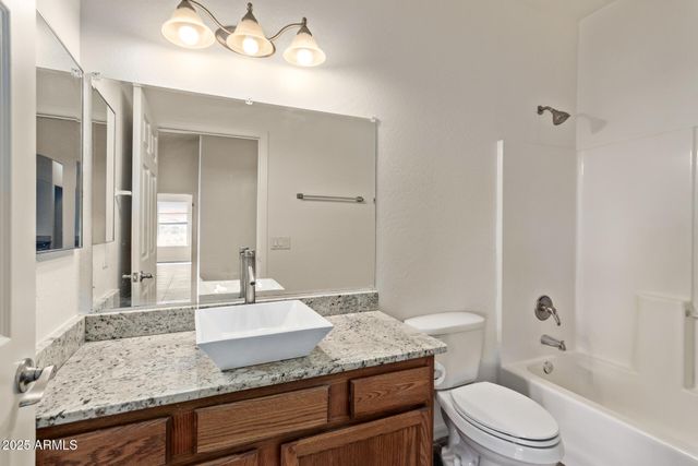 2950 W Louise Drive 204, Phoenix, AZ 85027